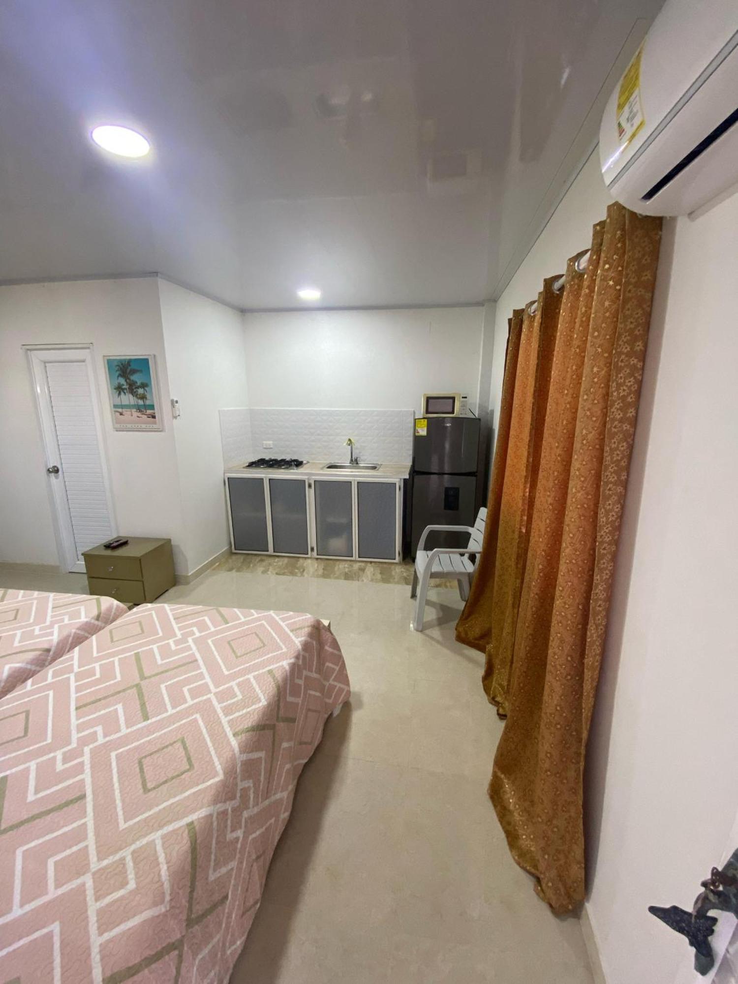 Posada Three Cay Suites Rocky Point Екстериор снимка